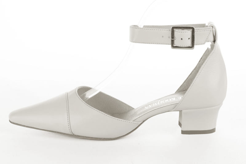 Off white women's open side shoes, with a strap around the ankle. Tapered toe. Low kitten heels. Profile view - Florence KOOIJMAN